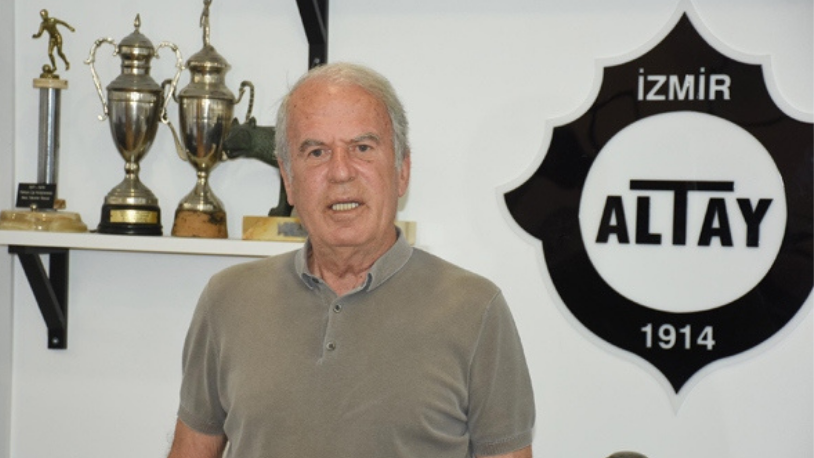 Mustafa Denizli beklemede!